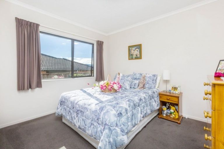 Photo of property in 5 Beaufort Close, Kingsley Heights, Upper Hutt, 5018