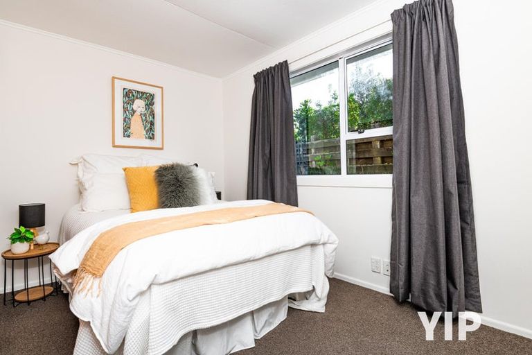 Photo of property in 9 Omega Street, Newlands, Wellington, 6037