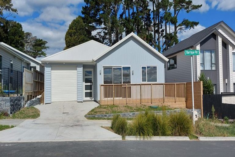 Photo of property in 8 Barrique Road, Kumeu, 0810