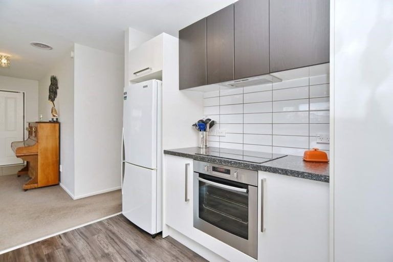 Photo of property in 12 Stonebridge Lane, Oxford, 7430