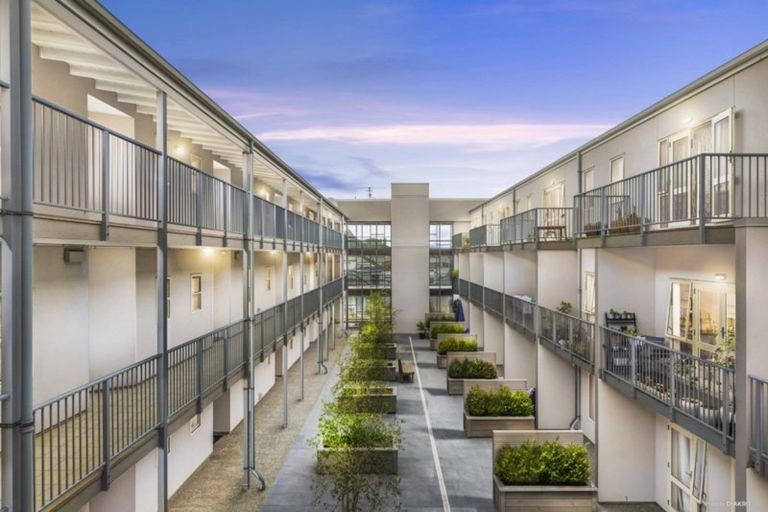 Photo of property in Luxford Villas, 105/72 Herald Street, Berhampore, Wellington, 6023