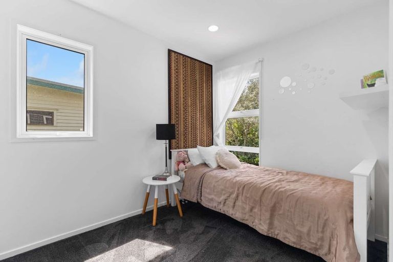 Photo of property in 1 Dorothy Road, Laingholm, Auckland, 0604