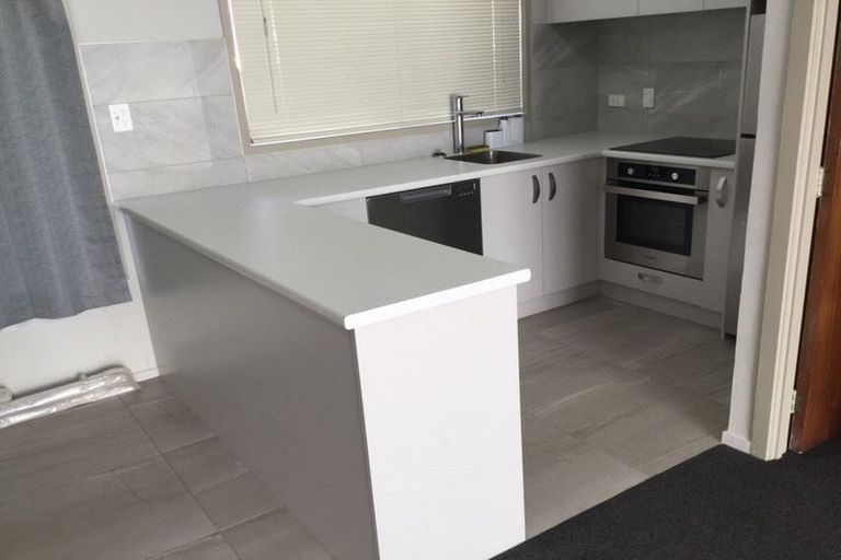 Photo of property in 3/2 Vodanovich Road, Te Atatu South, Auckland, 0610