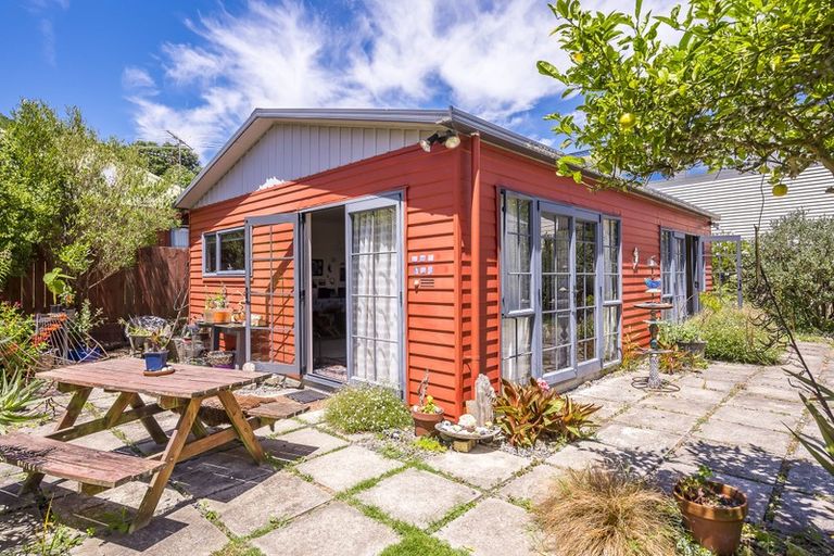 Photo of property in 25 Seddon Street, Waikanae, 5036