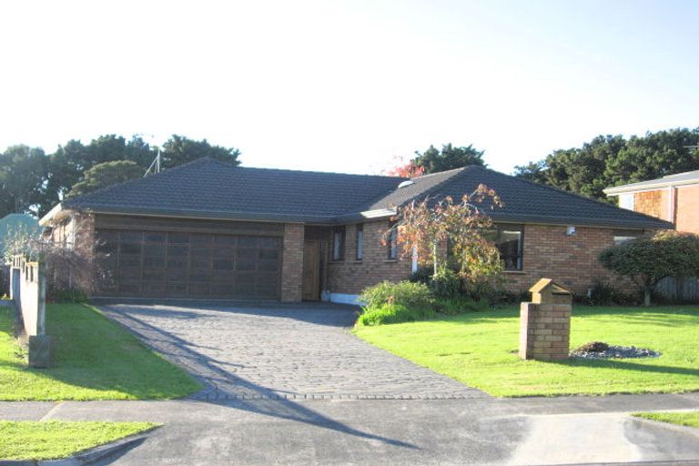 Photo of property in 28 Lemonwood Place, The Gardens, Auckland, 2105