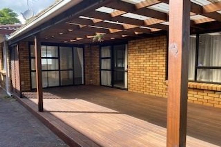 Photo of property in 1 Spears Place, Botany Downs, Auckland, 2010