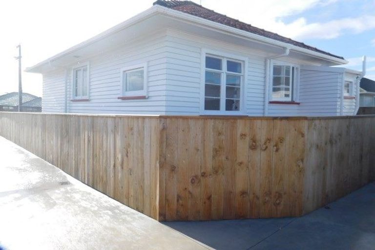 Photo of property in 330 Carrington Street, Vogeltown, New Plymouth, 4310
