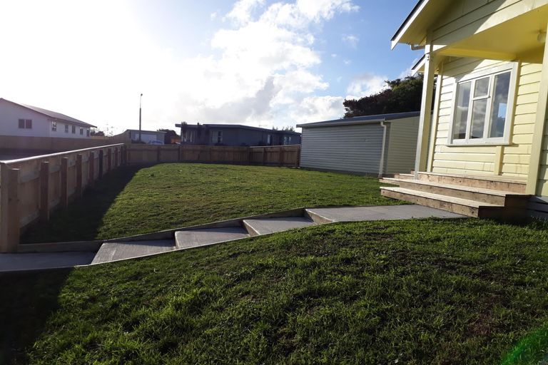 Photo of property in 1 Frood Street, Bulls, 4818