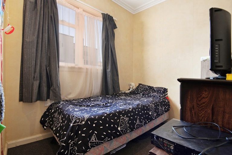 Photo of property in 135 Roberts Line, Kelvin Grove, Palmerston North, 4414