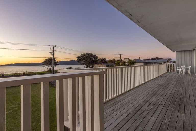 Photo of property in 104 Marine Parade, Paraparaumu Beach, Paraparaumu, 5032
