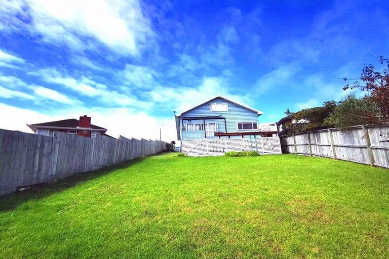 Photo of property in 64 Bleakhouse Road, Bucklands Beach, Auckland, 2014