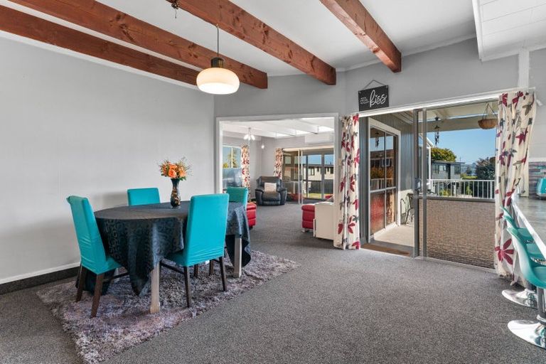 Photo of property in 6 Regents Grove, Richmond Heights, Taupo, 3330