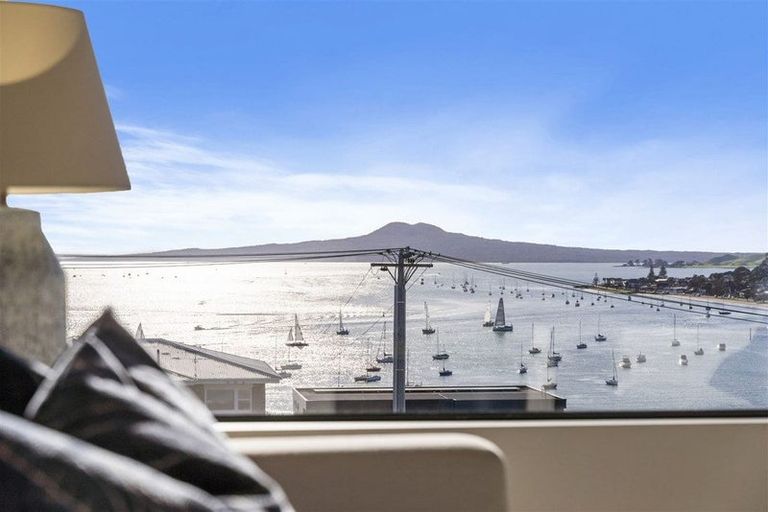 Photo of property in 40 Takutai Avenue, Bucklands Beach, Auckland, 2012