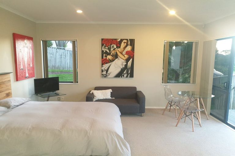 Photo of property in 89g Island Bay Road, Beach Haven, Auckland, 0626
