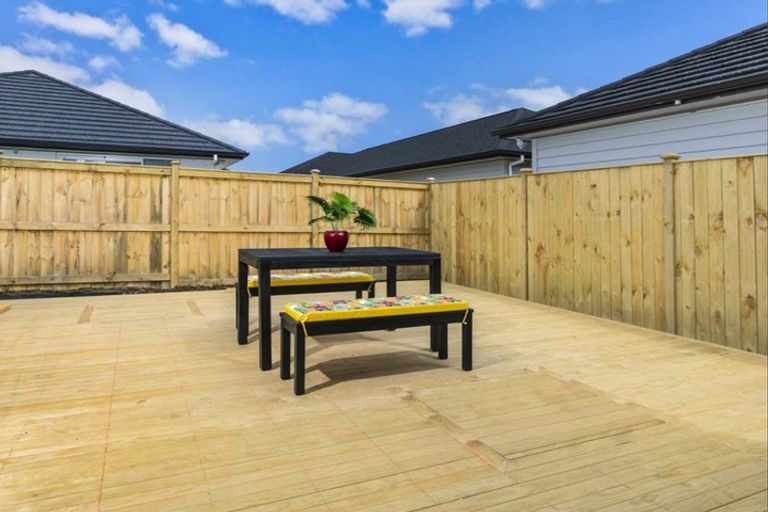 Photo of property in 60 Schoolside Road, Kumeu, 0810