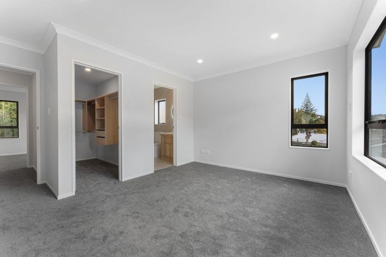 Photo of property in 70b Awaruku Road, Torbay, Auckland, 0630