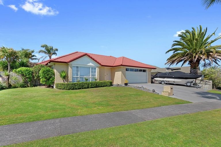Photo of property in 108 Golfland Drive, Golflands, Auckland, 2013
