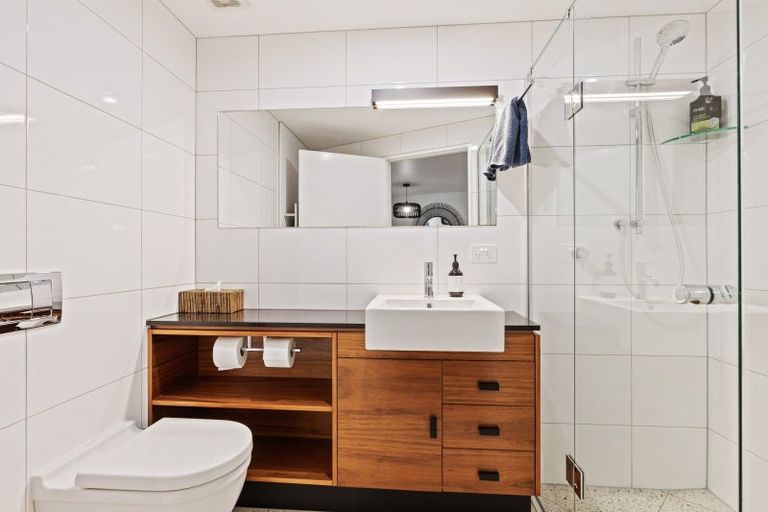 Photo of property in Weekeston Apartments, 2 Nobs Line, Strandon, New Plymouth, 4312