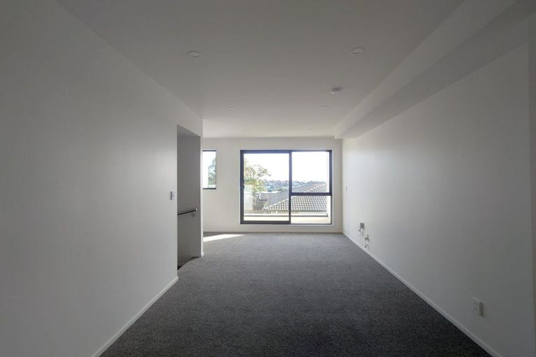 Photo of property in 6/113 Te Atatu Road, Te Atatu South, Auckland, 0610