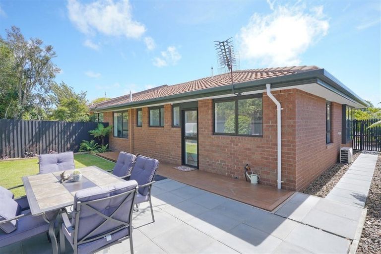 Photo of property in 2/49 Cowes Street, Avondale, Christchurch, 8061