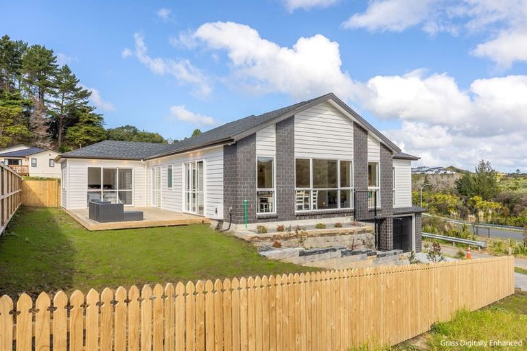 Photo of property in 2 Maraeariki Avenue, Orewa, 0931