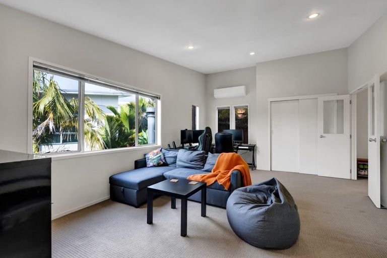 Photo of property in 10 Caledonia Place, Highlands Park, New Plymouth, 4312