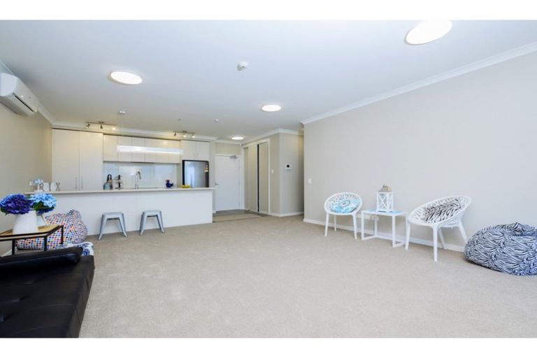 Photo of property in 82 Rewa Rewa Lane, Orewa, 0931