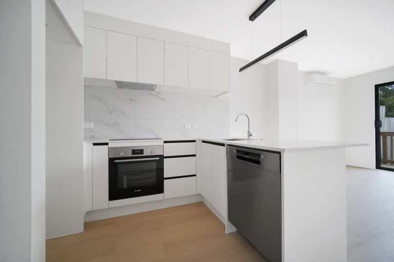 Photo of property in 9/11 Stottholm Road, Titirangi, Auckland, 0604