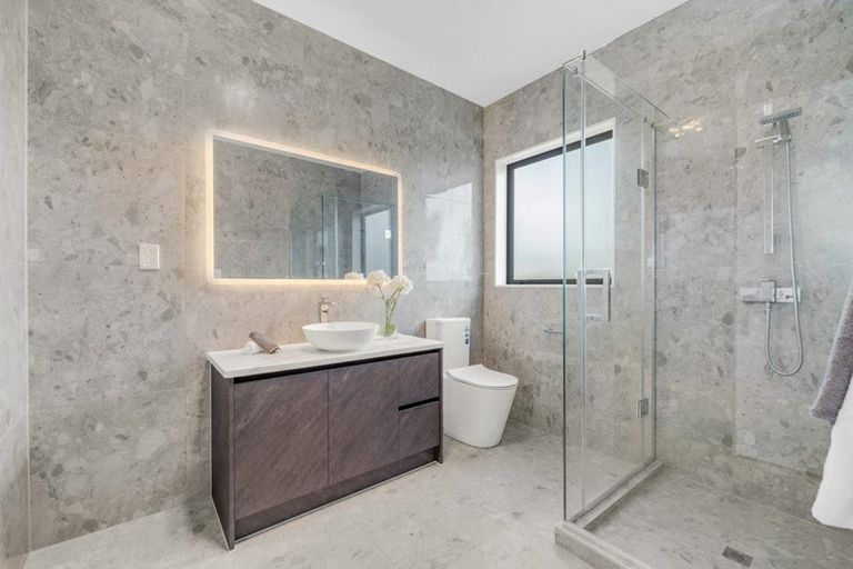 Photo of property in 24 Ballyalton Crescent, Flat Bush, 2019