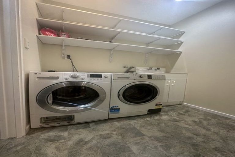 Photo of property in 6 Tanah Merah Drive, Papakura, 2110