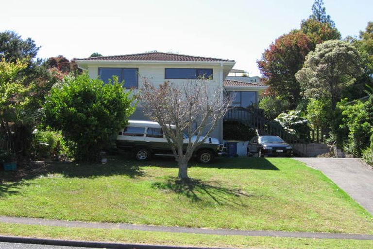 Photo of property in 21 Deverell Place, Northcross, Auckland, 0632