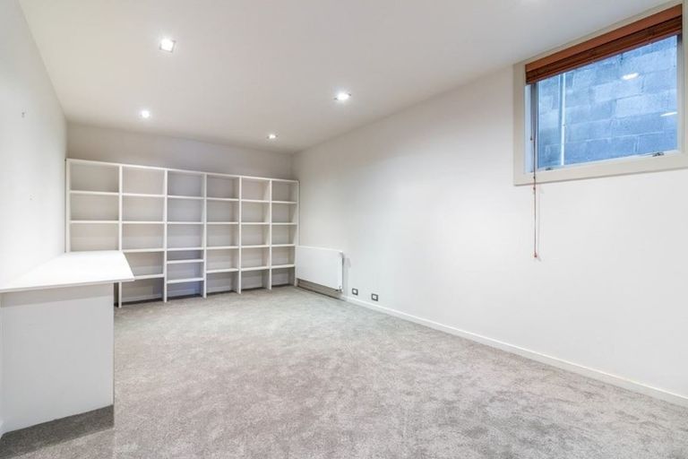 Photo of property in 9 Hyllton Heights, Lyttelton, 8082