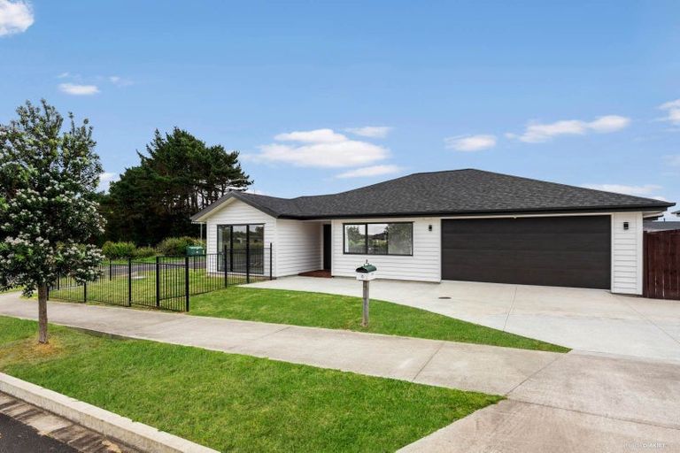 Photo of property in 6 Rere Awa Road, Glenbrook, 2681