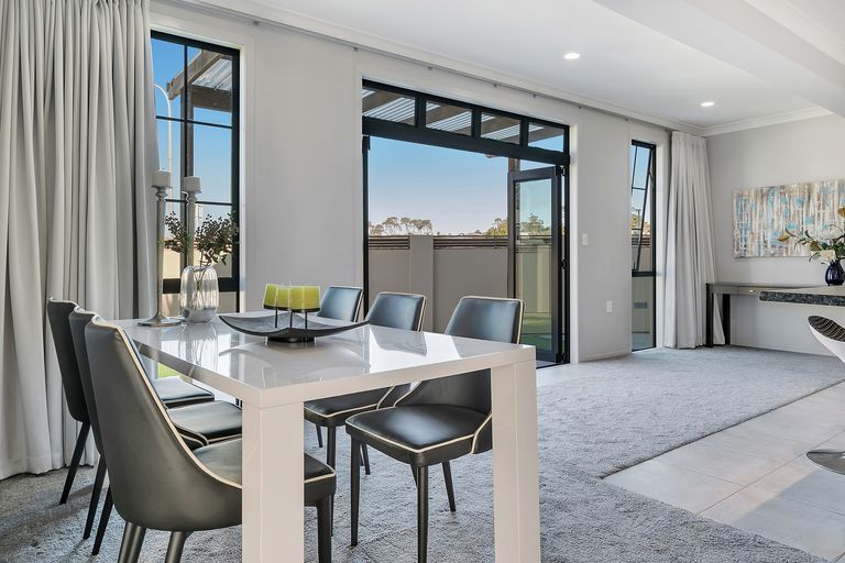 Photo of property in 11k Clearwater Cove, West Harbour, Auckland, 0618