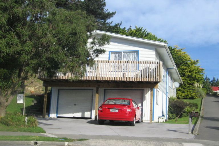 Photo of property in 7 Spruce Grove, Ranui, Porirua, 5024