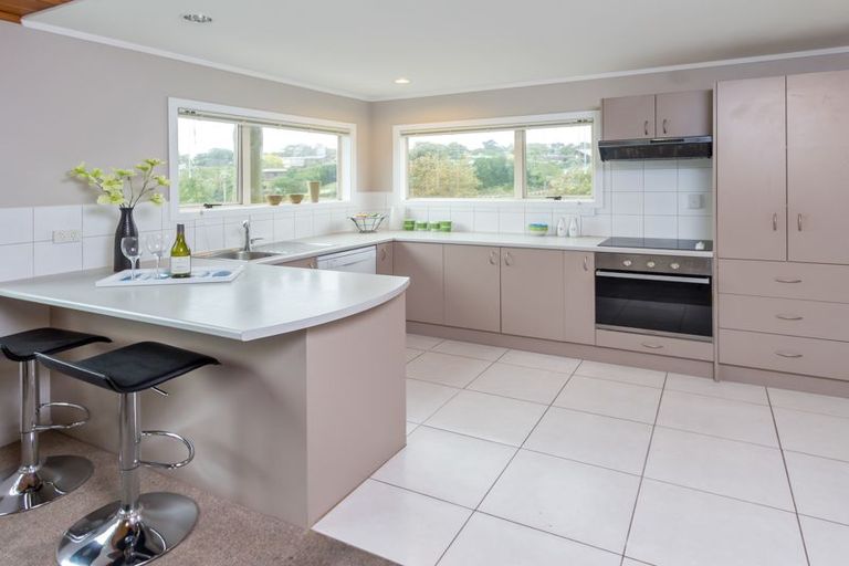 Photo of property in 21a Page Point, Mellons Bay, Auckland, 2014