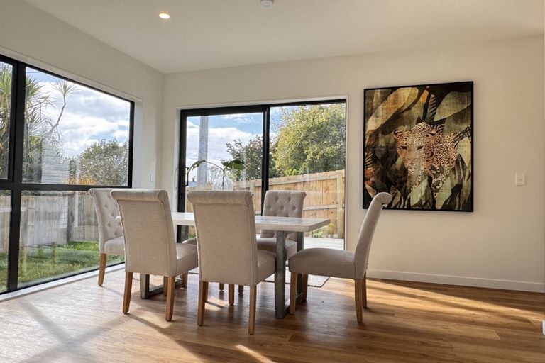 Photo of property in 21d Barron Drive, Green Bay, Auckland, 0604