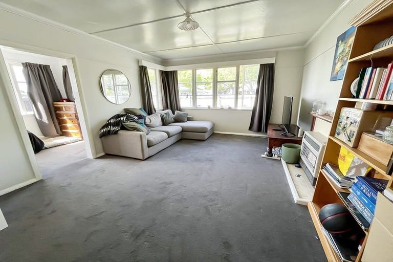 Photo of property in 660 Featherston Street, Roslyn, Palmerston North, 4414