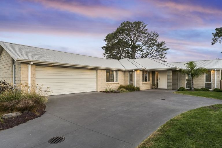 Photo of property in 23 Teal Place, Pyes Pa, Tauranga, 3112
