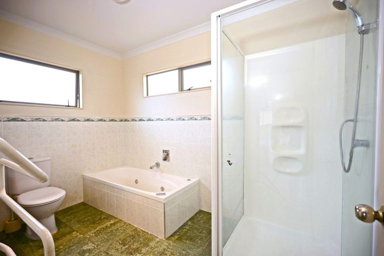 Photo of property in 118 Hugh Green Drive, Pinehill, Auckland, 0632