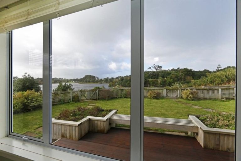 Photo of property in 5 Layard Street, Opunake, 4616