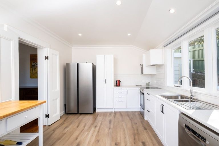 Photo of property in 14 Cameron Road, Bluff Hill, Napier, 4110