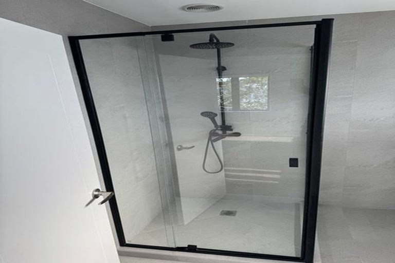 Photo of property in 4 Hughdene Place, Henderson, Auckland, 0610