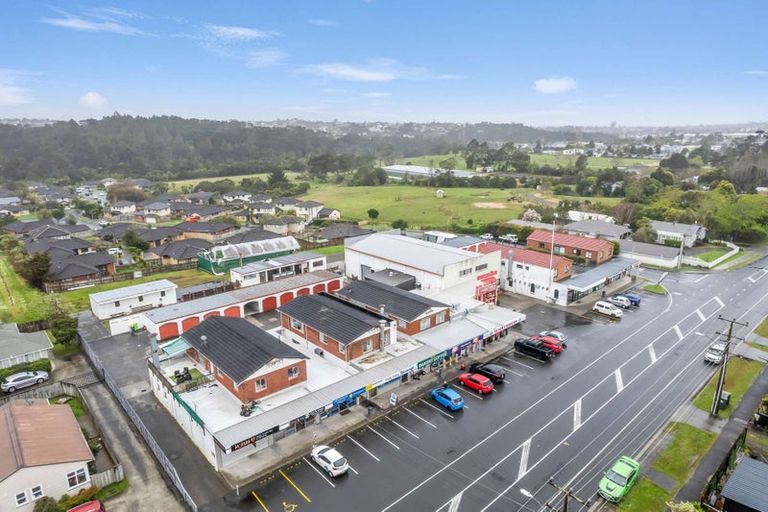 Photo of property in 247 Henderson Valley Road, Henderson, Auckland, 0612