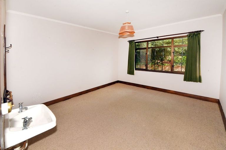 Photo of property in 32 Honeystone Street, Helensburgh, Dunedin, 9010