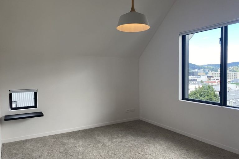 Photo of property in 76 Brougham Street, Mount Victoria, Wellington, 6011