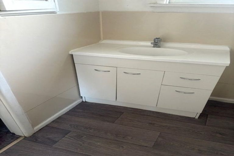 Photo of property in 8 Lochee Road, Upper Riccarton, Christchurch, 8041