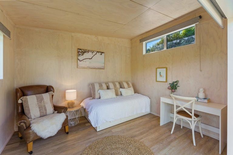 Photo of property in 33a Hicks Crescent, Waikanae Beach, Waikanae, 5036