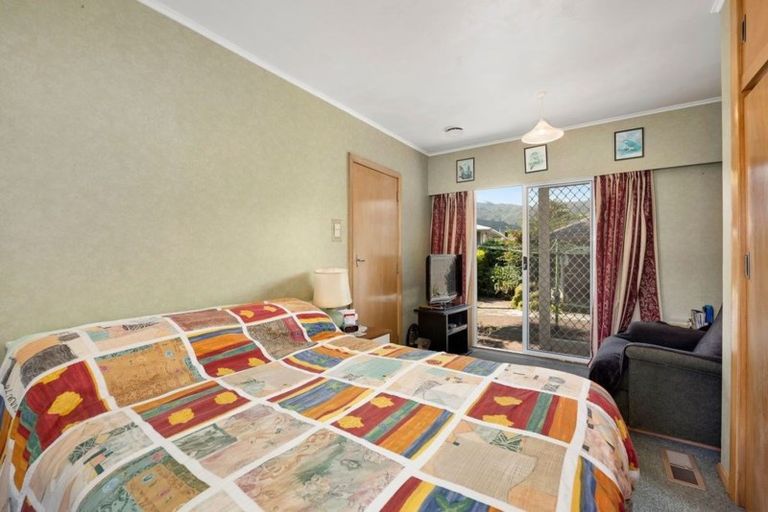 Photo of property in 3 Kapuranga Grove, Stokes Valley, Lower Hutt, 5019