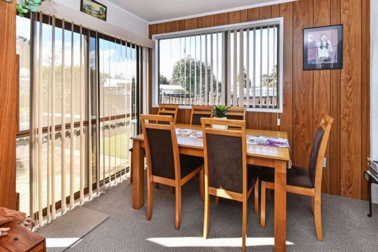 Photo of property in 14 Le Havre Place, Takanini, 2112